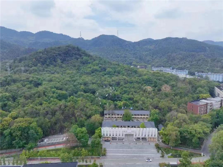 深耕绿色学校发展 促进生态文明教育——重庆人文科技学院的绿色实践